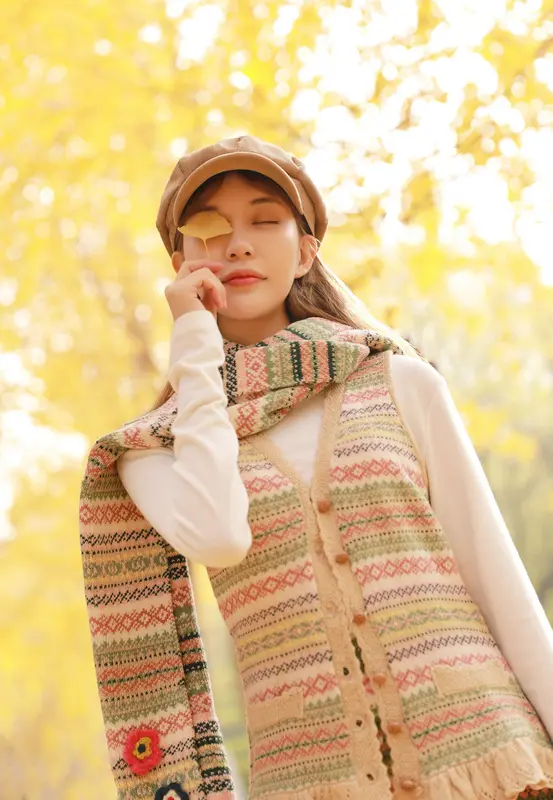 [艺图语] 2022.06.16 人间忽晚 山河已秋 璐璐 - 艺图语